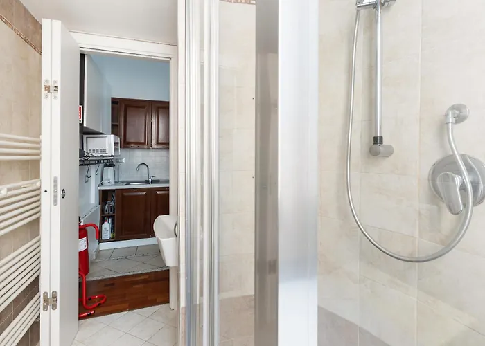 Guesthost - M5 Isola Comfy Apartment