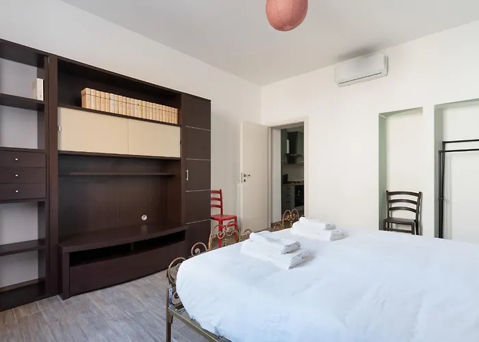 Guesthost - Grey & Flat 밀라노