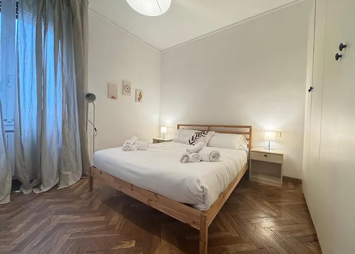 Wood Essence - Authentic Large -city Center Apartment Mailand