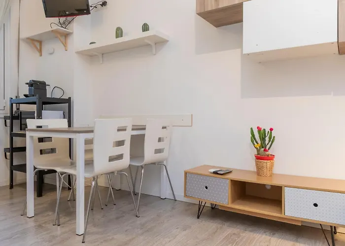 Comfortable Two-room Porta Romana M3 דירה *