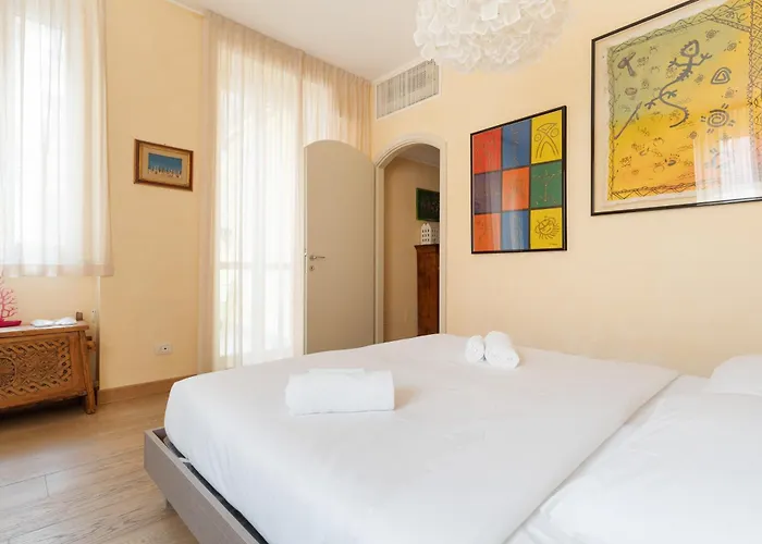 Duomo - San Babila - Elegante Trilocale Con Balcone Apartmán Milán
