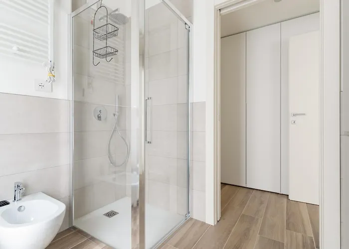 Guesthost - Modern In Moscova * Mediolan