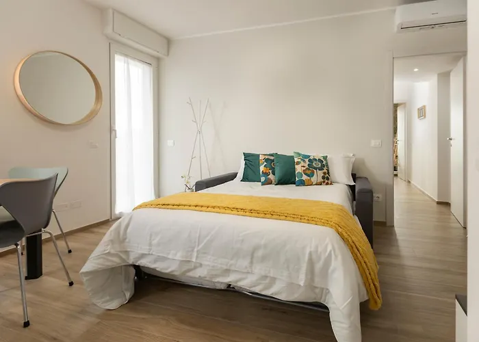 Art - Bocconi Near Train Station, Navigli Apartament *