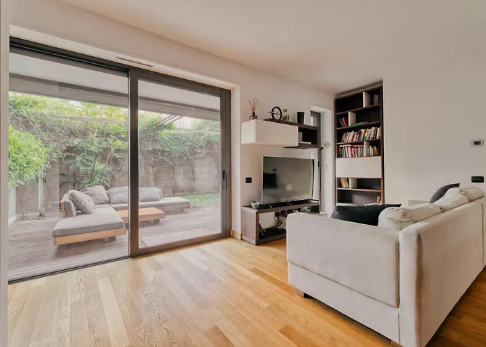 Hostmate - - Ulpio Traiano Milánó