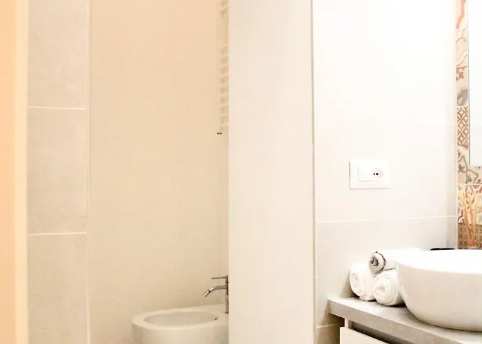 Cozy Among The Liveliest Street Of Isola Apartment *