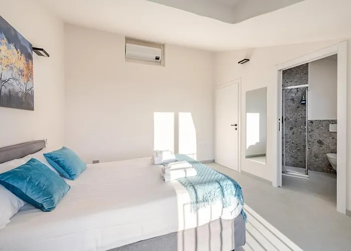 Luxury Elegant Penthouse 2 Bedrooms, 2 Bathrooms Appartamento *