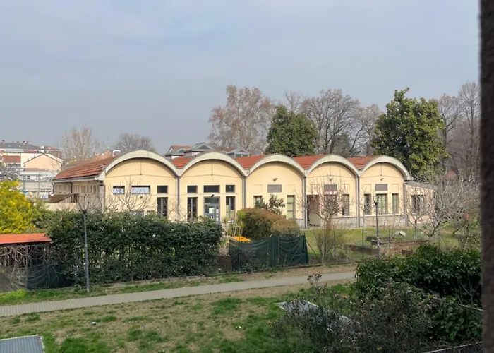 Daire Duo Living, Spacious Comfortable 5 Minutes From Lancetti Milano