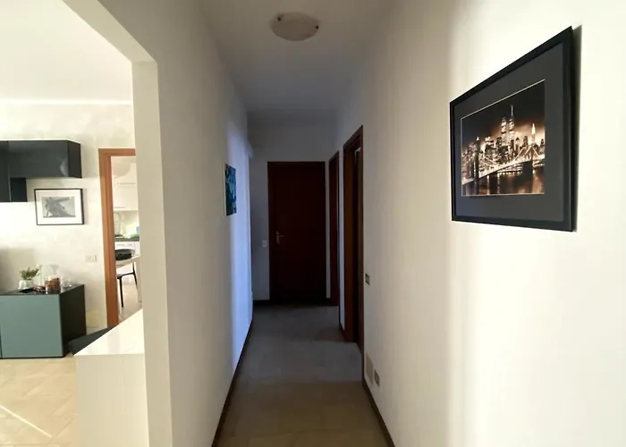 Daire Duo Living, Spacious Comfortable 5 Minutes From Lancetti Milano
