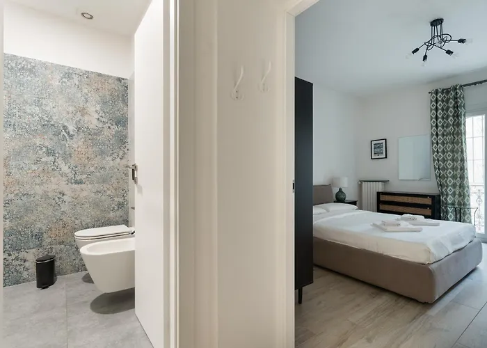 Guesthost - Bright Flat Near Stazione
