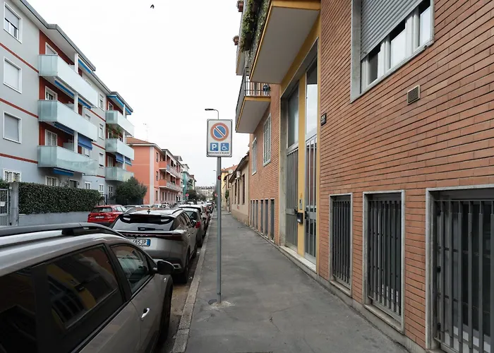 Apartamento Guesthost - Cozy Flat Near Gorla M1 *