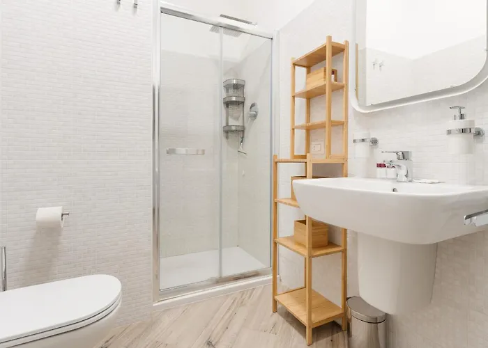 Guesthost - Lovely Flat Near Frattini M4 Mailand