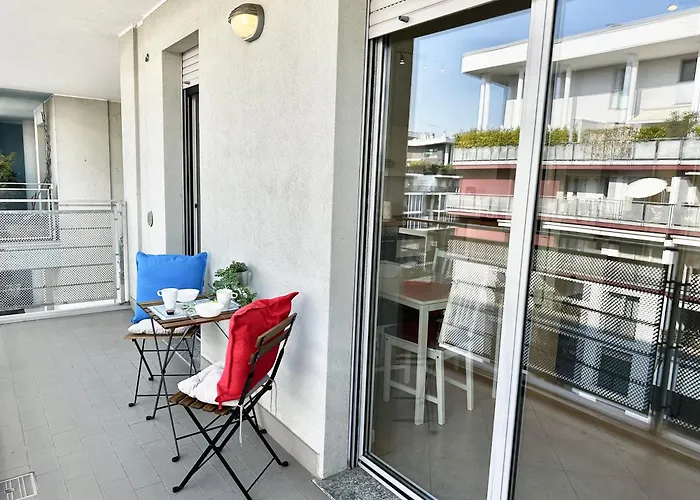 Peaceful Oasis With Balcony And Parking, Apartment