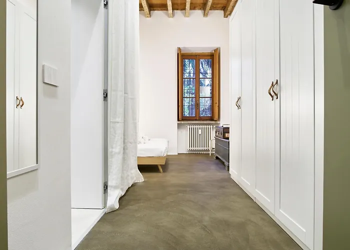 Design With Private Street Entrance * Milaan