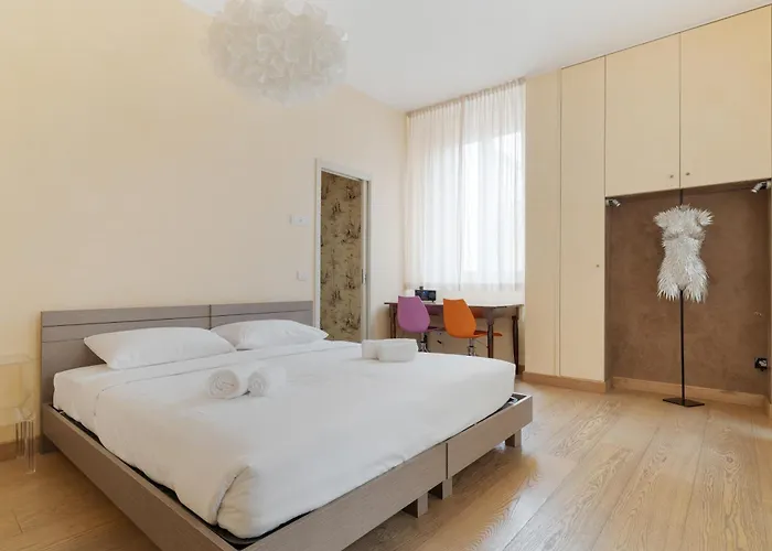 Duomo - San Babila - Elegante Trilocale Con Balcone Apartmán *
