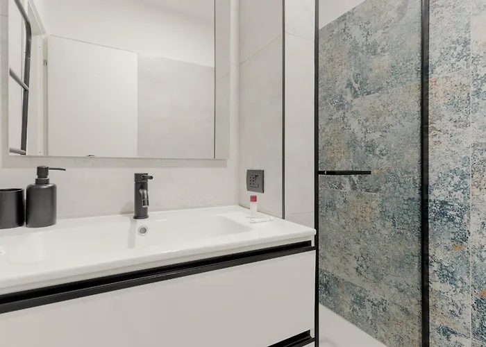 Guesthost - Bright Flat Near Stazione * ميلان