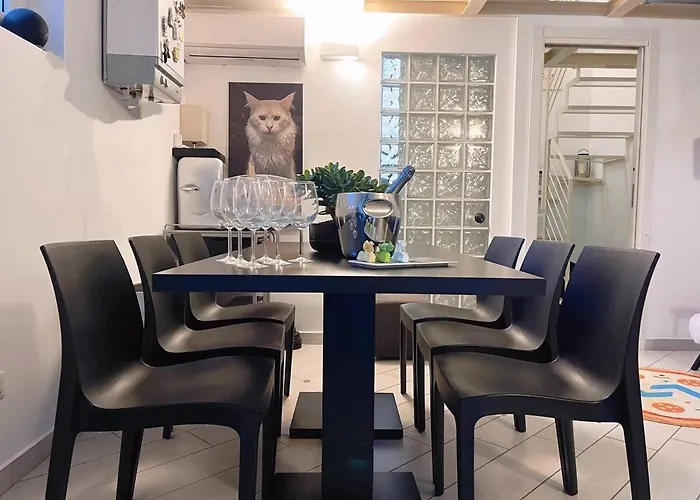 2-level Designer Loft In Isola District *