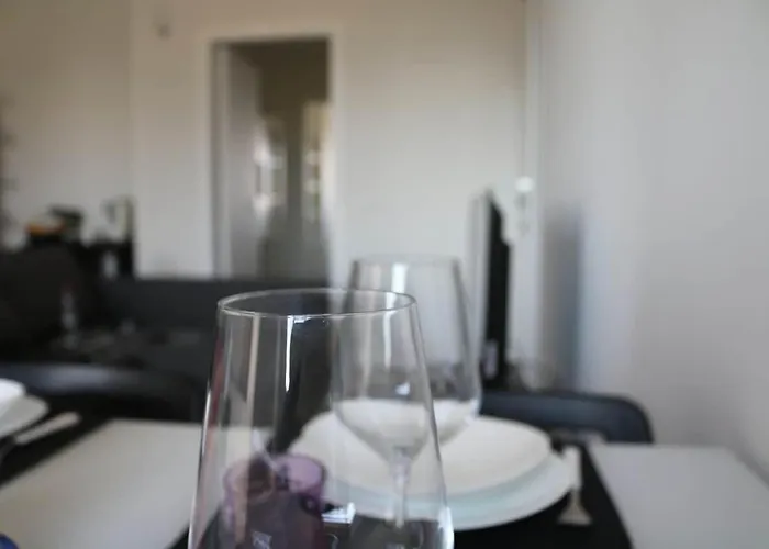 דירה Lovely Very Near Zara Metro Station M3m5
