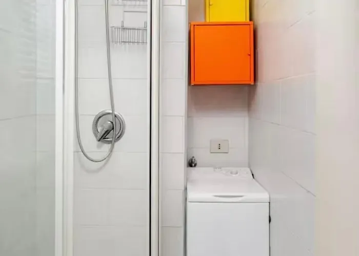 Stylish Flat Near Duomo - Metro 50 M - 4 Guests *