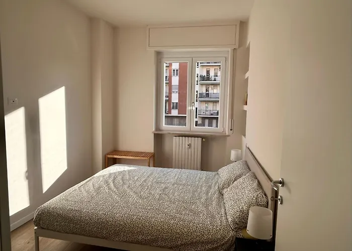 Appartement Modern And Bright House 20 Minutes From The Duomo Milaan