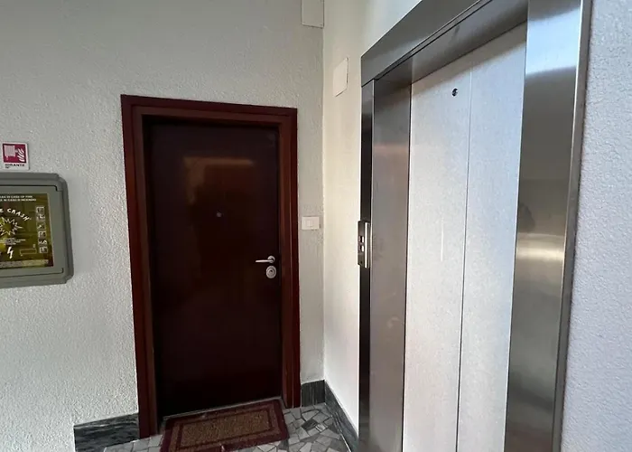 Elegante Bilocale Ristrutturato - Metro Inganni Apartamento *