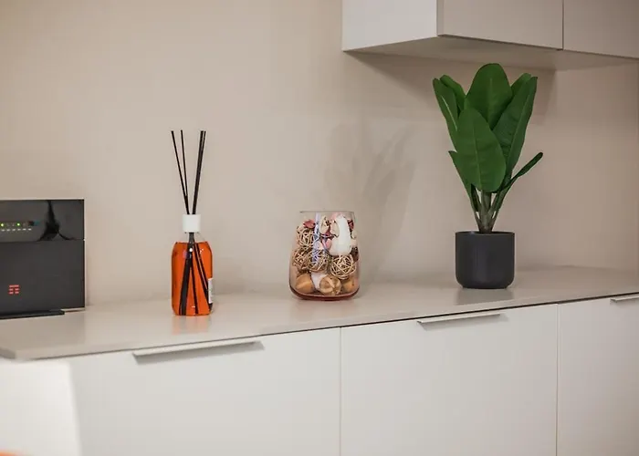 Modern Three Near The Metro Ac - Wifi