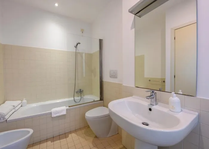 Vigoni 4 - Fabulous For 6 People דירה *
