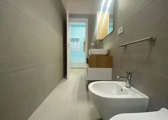 Lucania Azzurra Apartment, Elegante E Confortevole, Con Metro M3 Sotto Casa, Collegamento Diretto A Duomo Di E Stazione Apartament