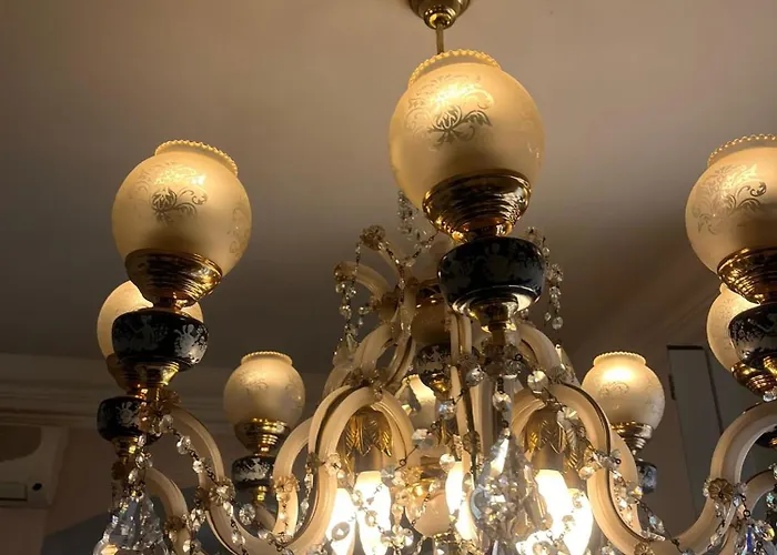 Chandelier - Center Apartman Milánó