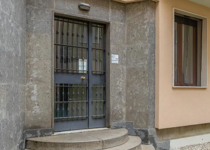 Apartment Cenacolo, Corso Magenta, Milan's Historic Center *