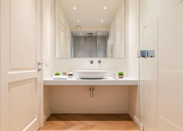 Elegant Duplex With Modern Design In Μιλάνο