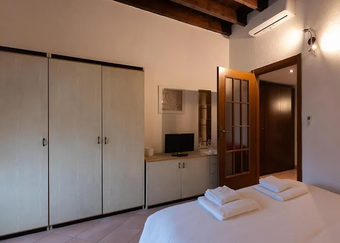 Characteristic 2 Double Bedroom מילאנו