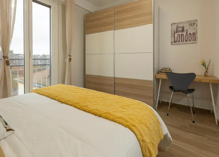 Apartament Art - Bocconi Near Train Station, Navigli Mediolan
