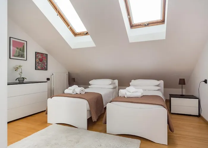 Romantic Navigli Attic Free Garage 255 X 520 Cm