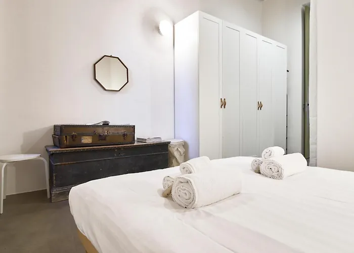 Appartement Design With Private Street Entrance Milaan