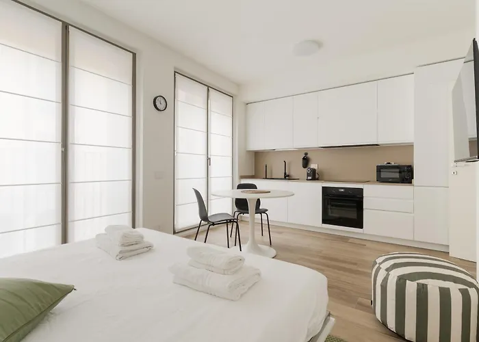 Guesthost - Modern In Moscova ميلان