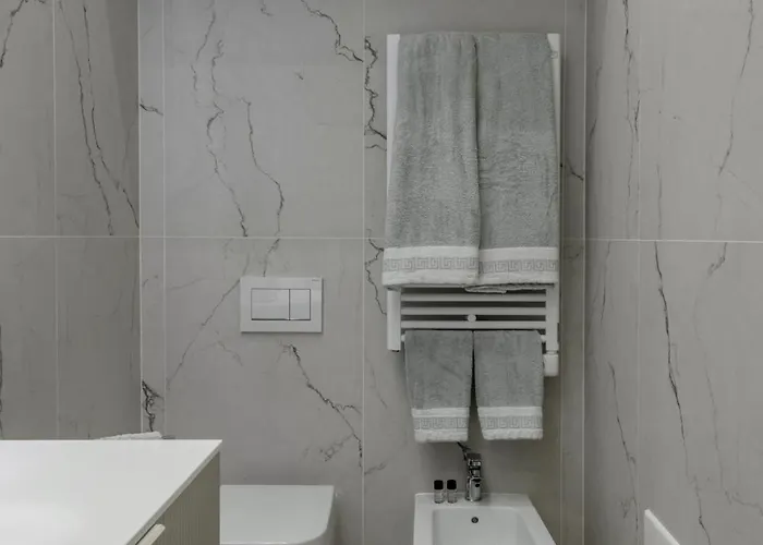 Gian Giacomo Mora, 13 Raffinato Monolocale In Centro