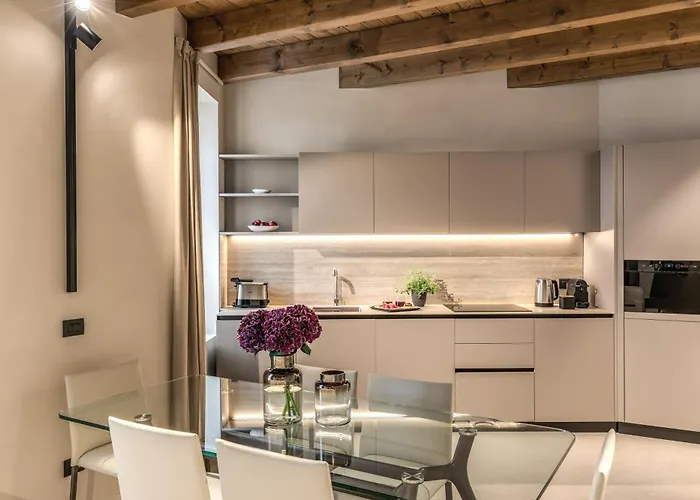 Seety Porta Romana Statue