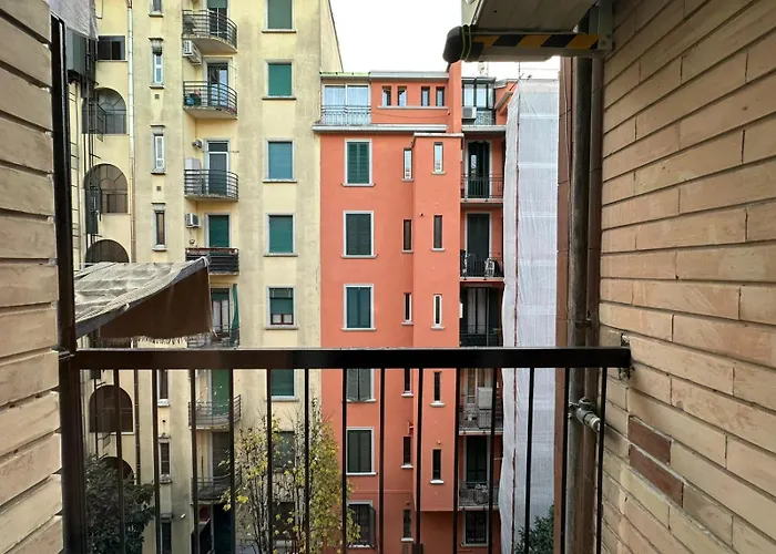Lucania Azzurra Apartment, Elegante E Confortevole, Con Metro M3 Sotto Casa, Collegamento Diretto A Duomo Di E Stazione Apartament *