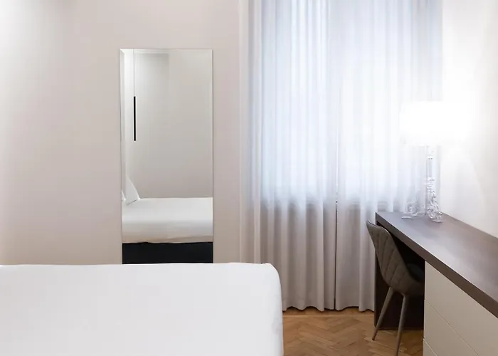 Elegance, Comfort And Charm In Moscova Milão