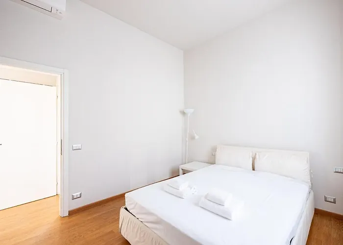 Appartement Elegant 3br 15 Min Walk To The Duomo, 2 Min To Sempione Milan