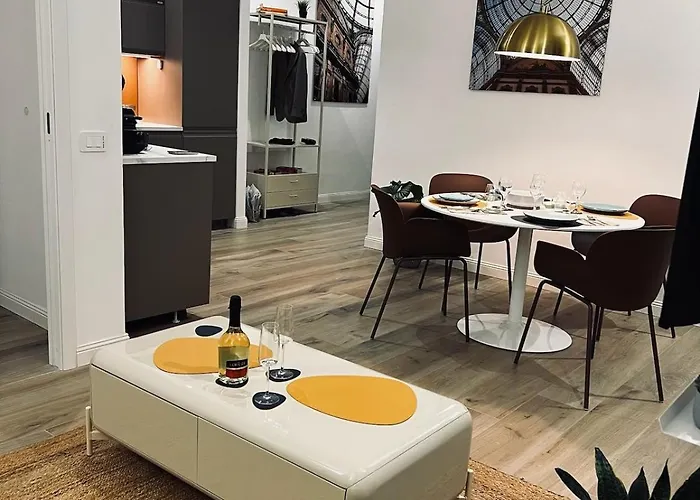 Premium Duomo Metro1, Comolake Trains11 דירה *