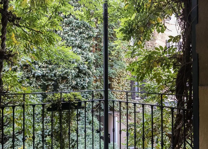 Atto Vannucci 15 B *