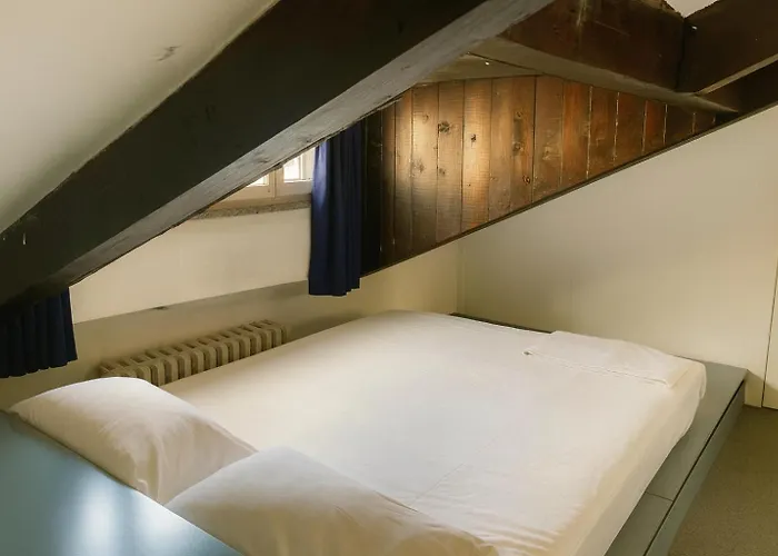 Casa - Piazza Sant'alessandro 3 *