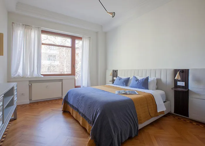 Morozzo1939 - An Authentic Milanese Home, Near Duomo Apartment *