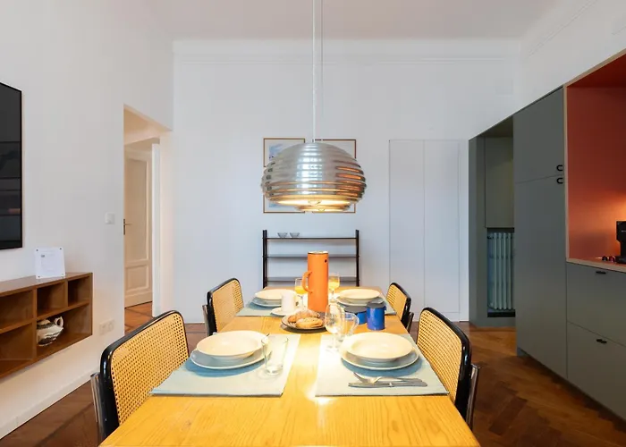 Chic Design 80 Sqm - Sleeps 6 - Metro 2 Min *