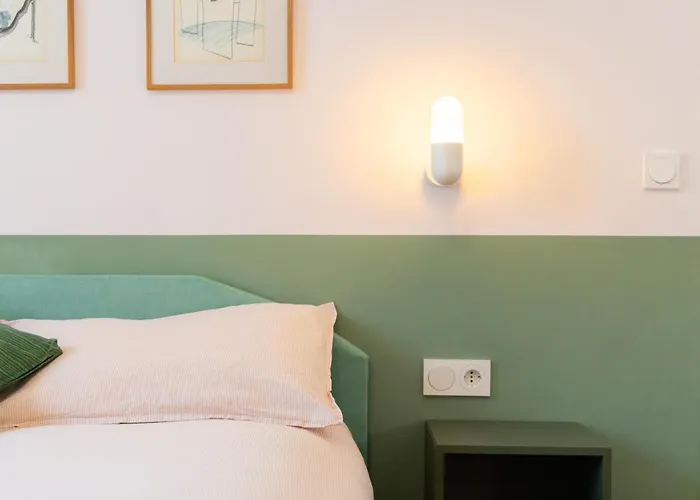 Chic Design 80 Sqm - Sleeps 6 - Metro 2 Min *