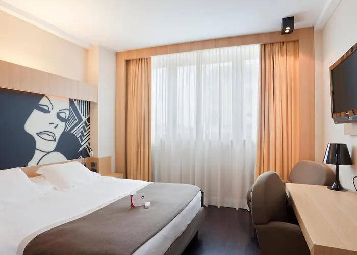 Crowne Plaza By Ihg מלון