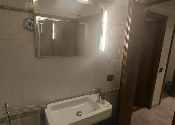 Guesthost -oronzo Washington *