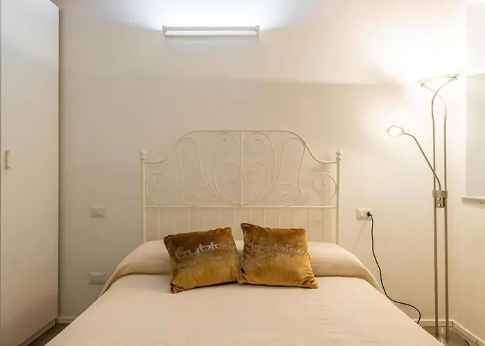 Aura Milanese Milano