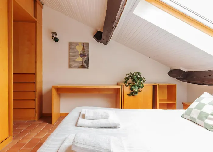 Design In Legno & Atmosfera Calda Bilocale 20m Dai Navigli Milano